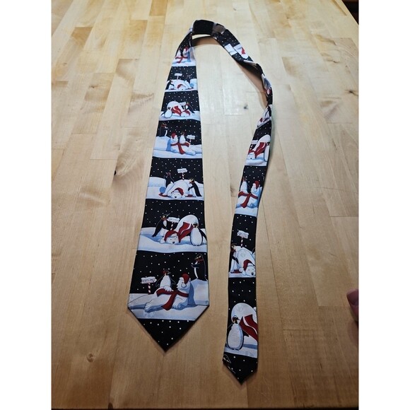 Christmas Tie Hallmark Yule Tie Polar Bear & Penguins - Picture 8 of 9